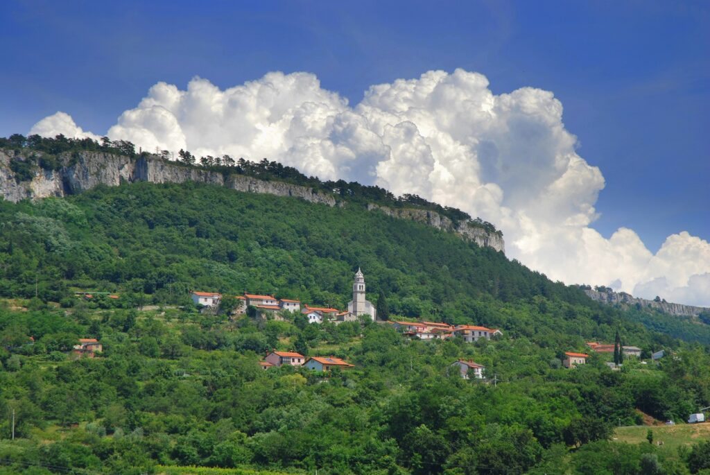 The Karst edge is an inland area of Koper. Recommended hiking tours and cycle tours: Osp, Socerb, Hrastovlje and Črni Kal