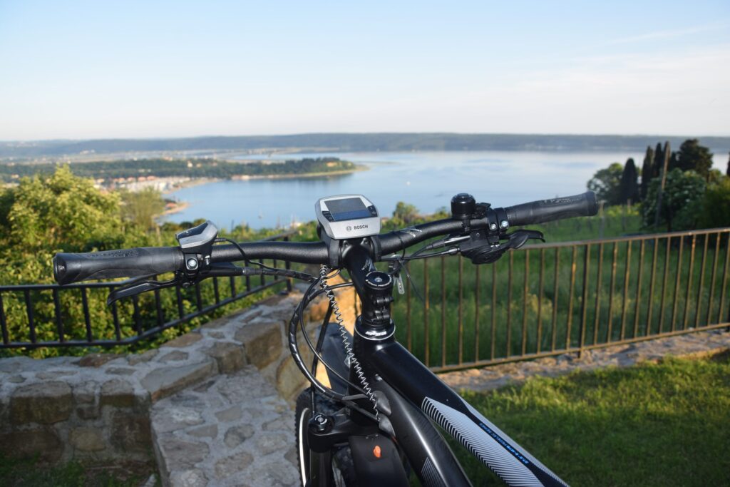 Easy guided bike tour which offers sightseeing of Slovenian coast, Piran, Old towns and Portorož in less than 2 hours