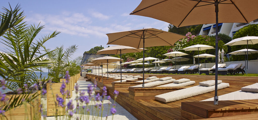 Beach of St. Bernardin, Hotel Histrion and Vile Park