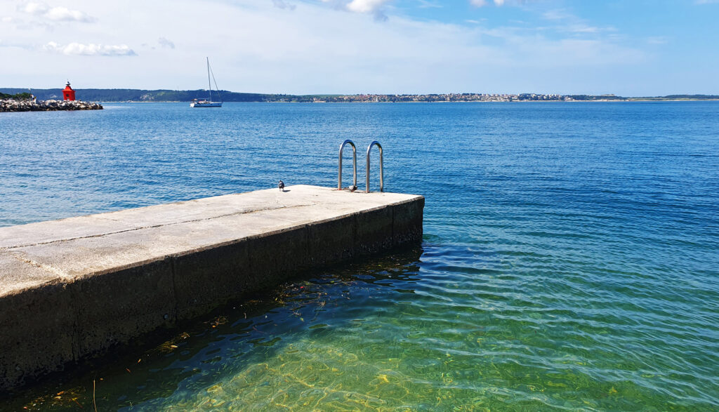 Piran beaches - The beach at the Piran hotel