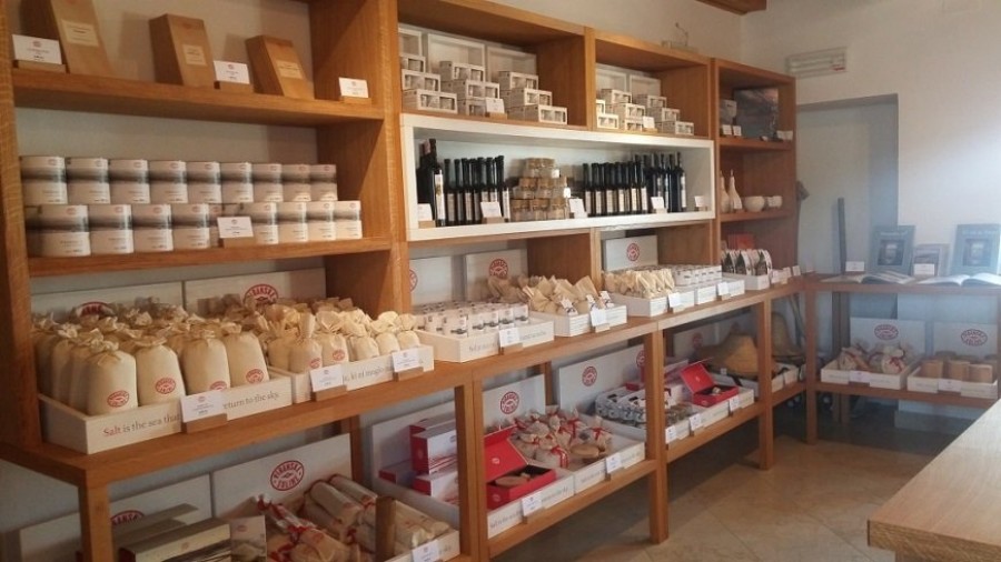 Piran Salt Products like cosmetics, herbs, chocolate. Shops in Koper, Piran and Portorož. 