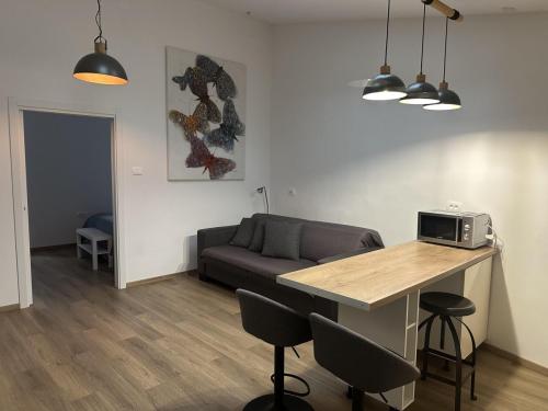 ApartmentsMuseum-A5-LivingRoom07